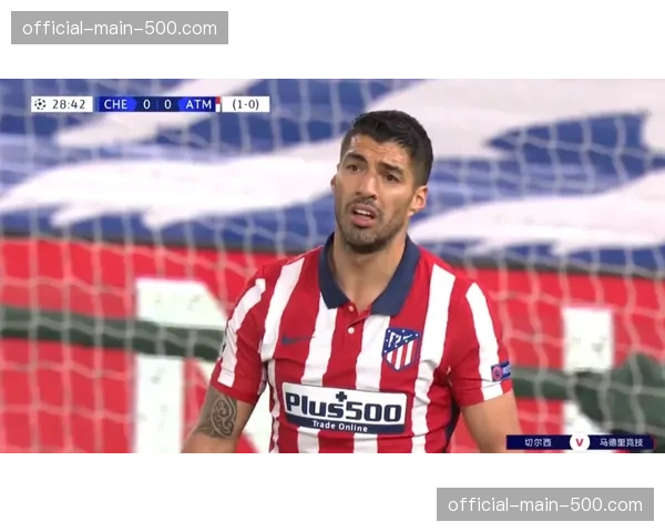 场边瞬间：瓜迪奥拉与西蒙尼赛前拥抱，笑容意味深长