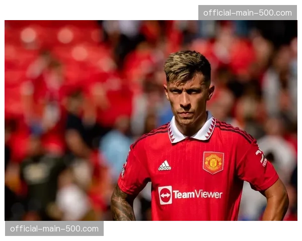 曼联官方：利桑德罗-马丁内斯内收肌受伤，将缺席未来四周比赛