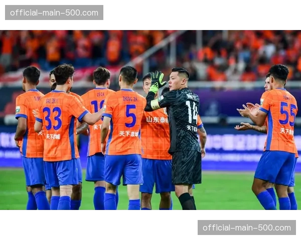 【2026年4月中超联赛·赛中·聚焦里程碑时刻：山东泰山球员王大雷完成职业生涯第300场中超